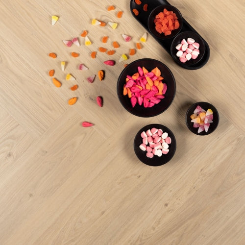 Douwes Dekker - PVC klik brede visgraat crème brûlée